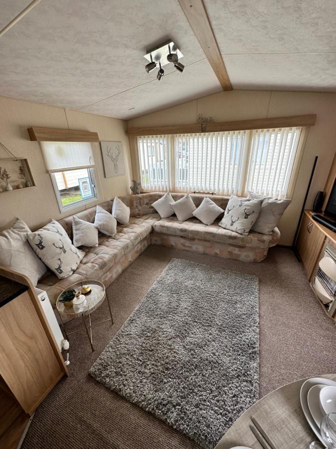 6 Berth Caravan On Marine Holiday Park Hotel Rhyl Exterior photo