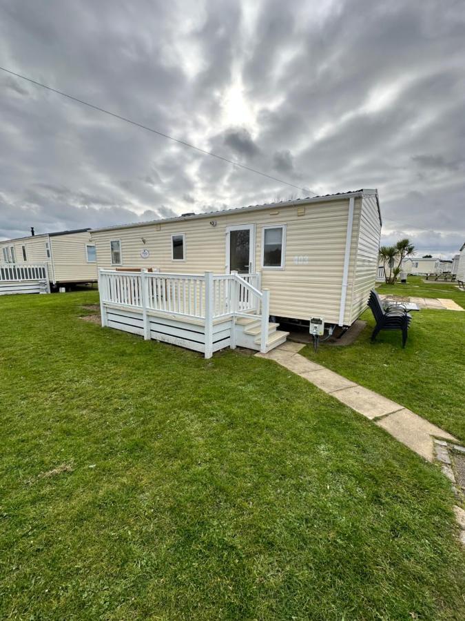 6 Berth Caravan On Marine Holiday Park Hotel Rhyl Exterior photo