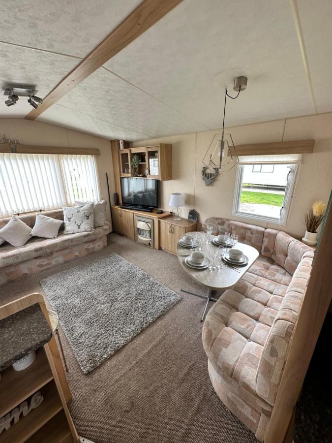 6 Berth Caravan On Marine Holiday Park Hotel Rhyl Exterior photo