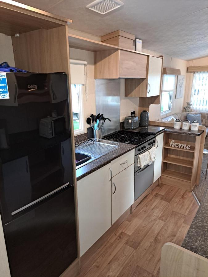 6 Berth Caravan On Marine Holiday Park Hotel Rhyl Exterior photo