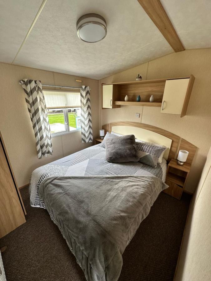6 Berth Caravan On Marine Holiday Park Hotel Rhyl Exterior photo