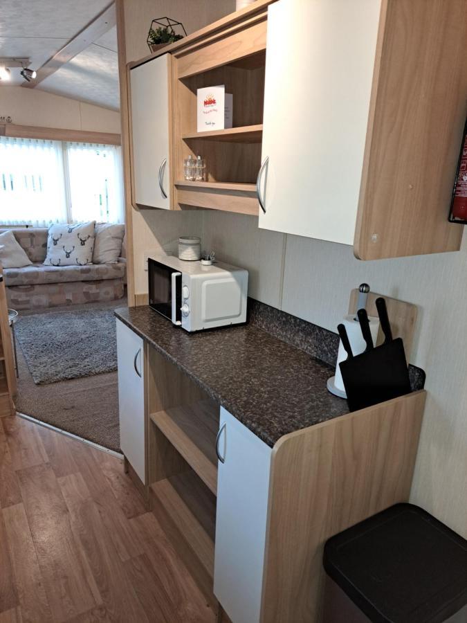 6 Berth Caravan On Marine Holiday Park Hotel Rhyl Exterior photo