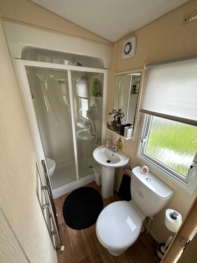 6 Berth Caravan On Marine Holiday Park Hotel Rhyl Exterior photo